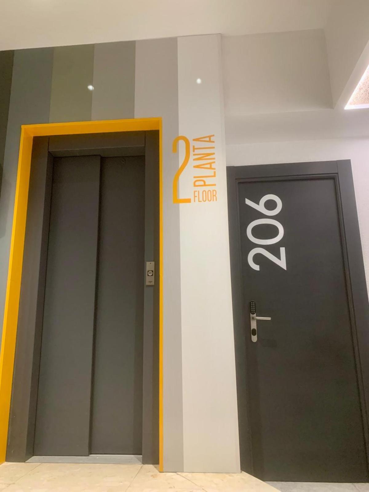 Hotel Dl Urban Καστεγιόν δε λα Πλάνα Εξωτερικό φωτογραφία